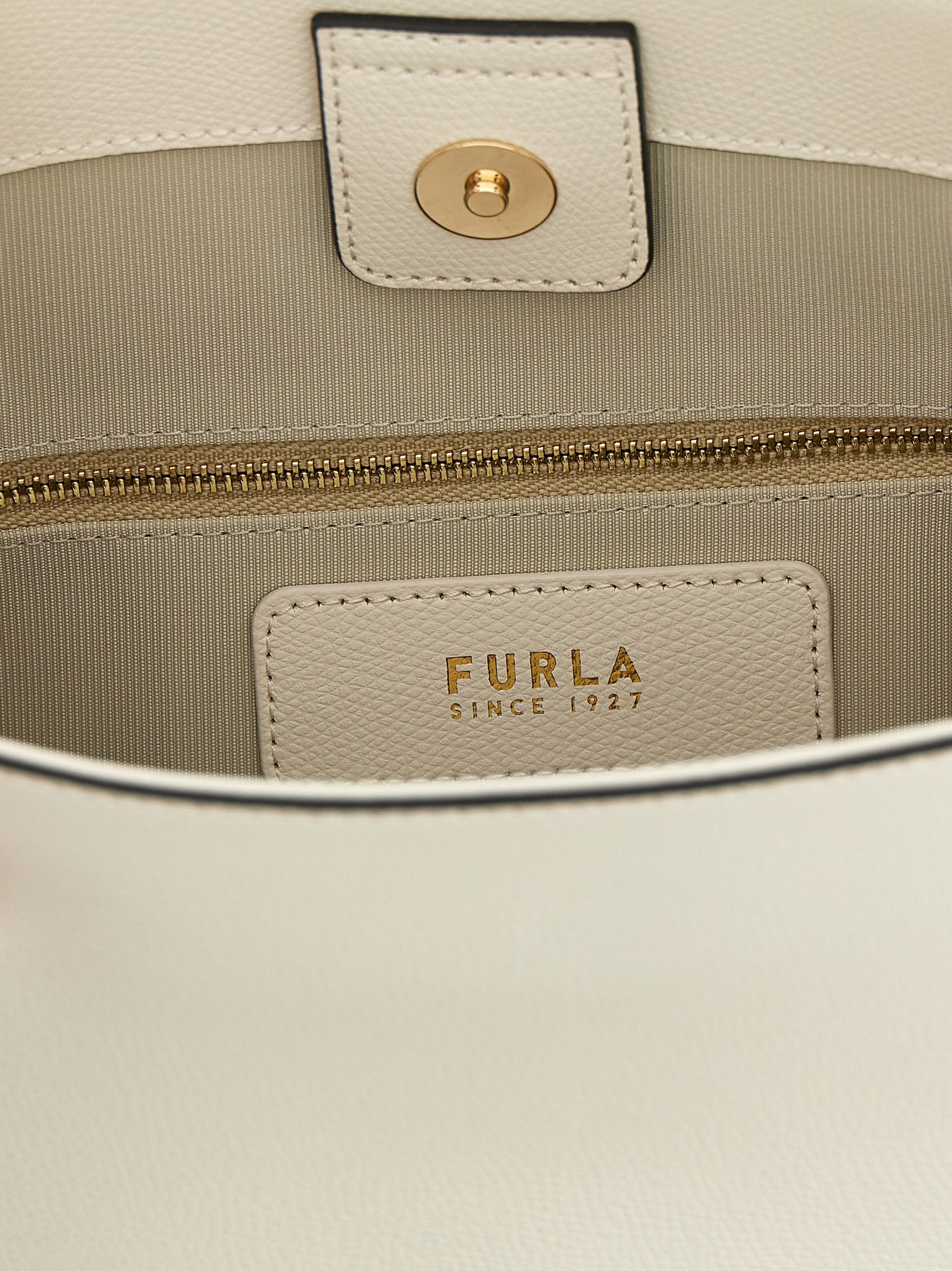 Furla Schoudertas van wit kalfsleder