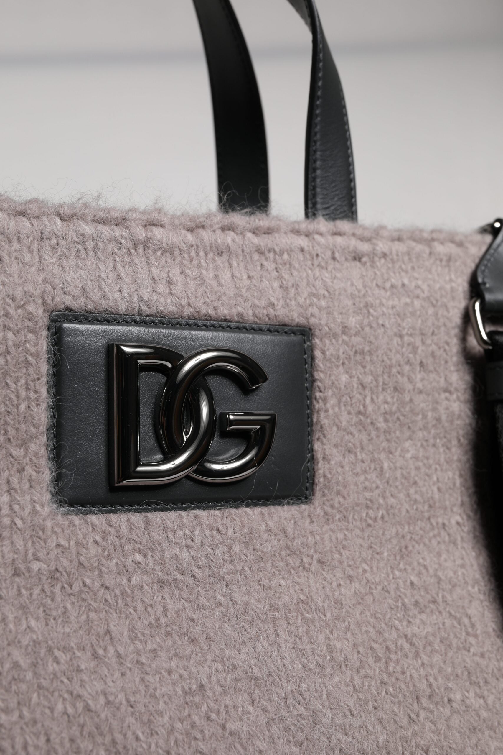 Dolce & Gabbana Grijze Alpaca Wol Schoudertas met Logo Plaat