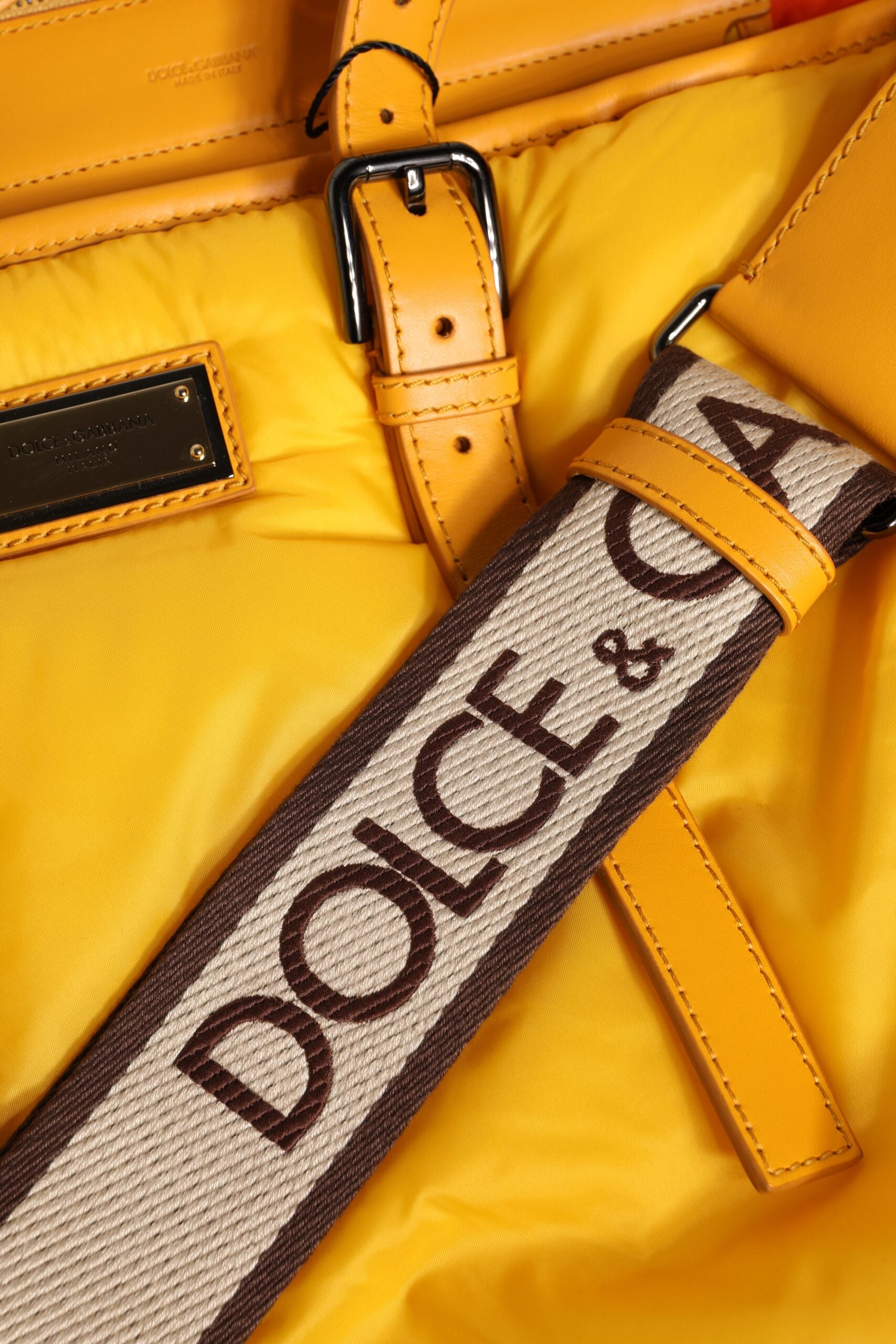 Dolce & Gabbana Gele Oranje Nylon Logo Plaque Hand Schouder Duffel Tas