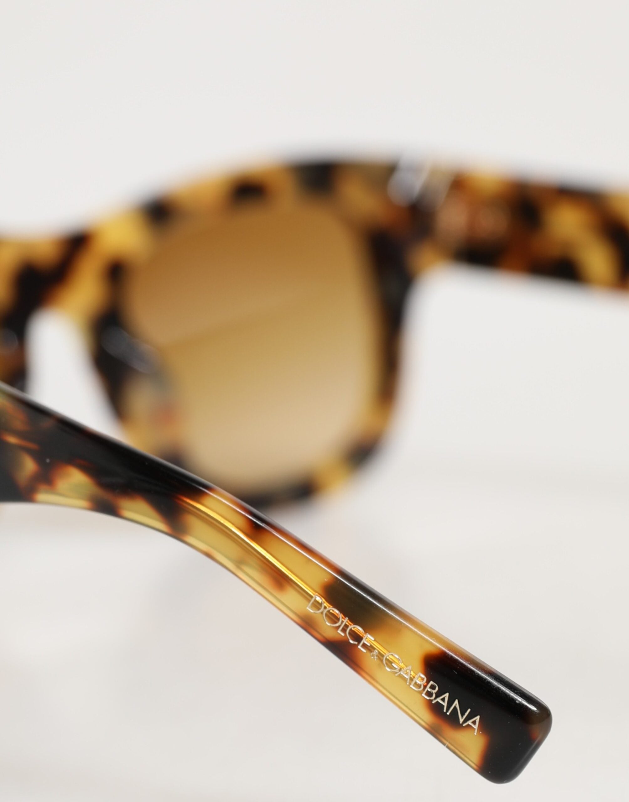 Dolce & Gabbana DG4379F Zonnebril met Wit Schildpadpatroon in Acetaat en Verloopglazen