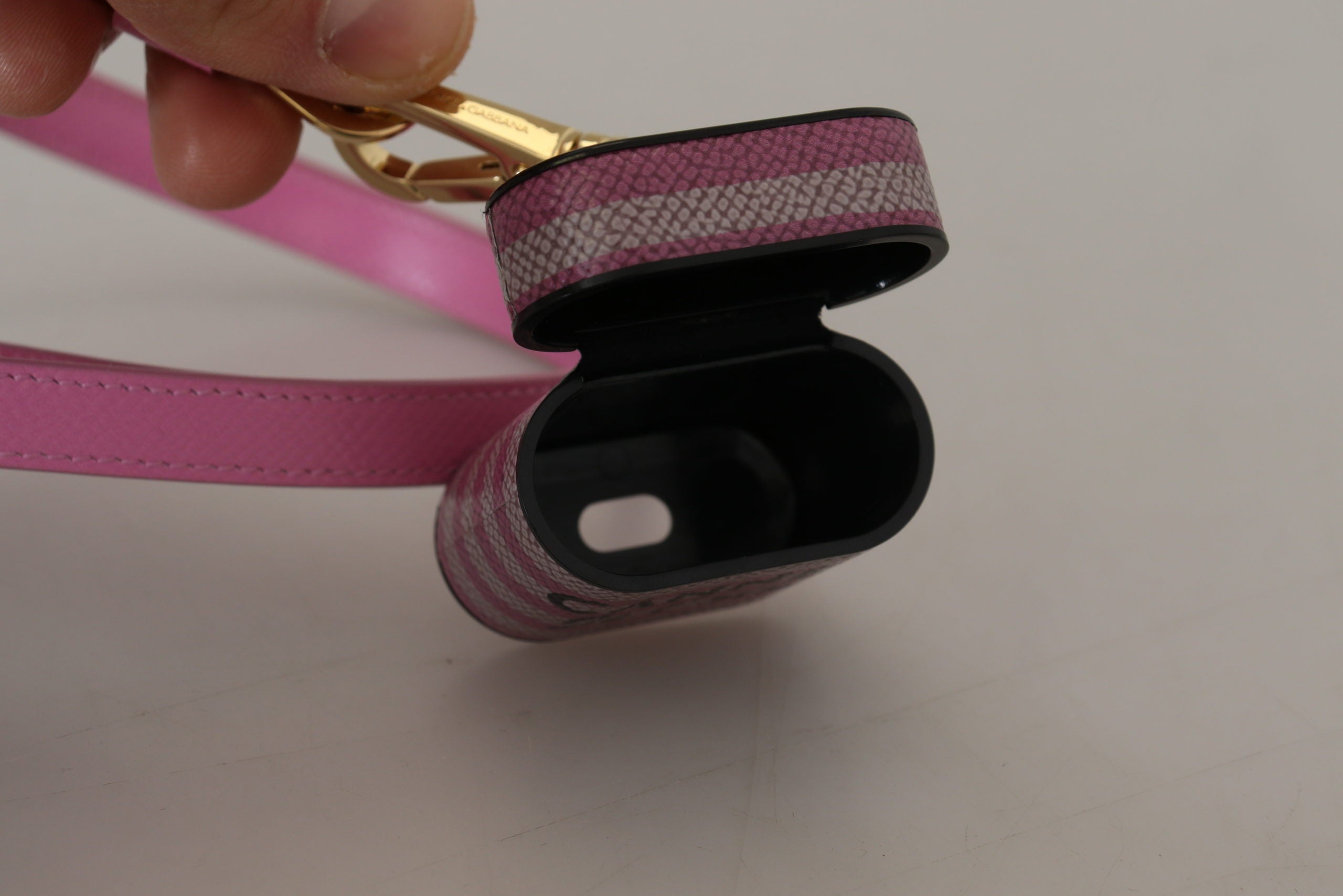 Dolce & Gabbana Roze Zwart Lederen Band Gouden Metalen Logo Airpods Hoesje