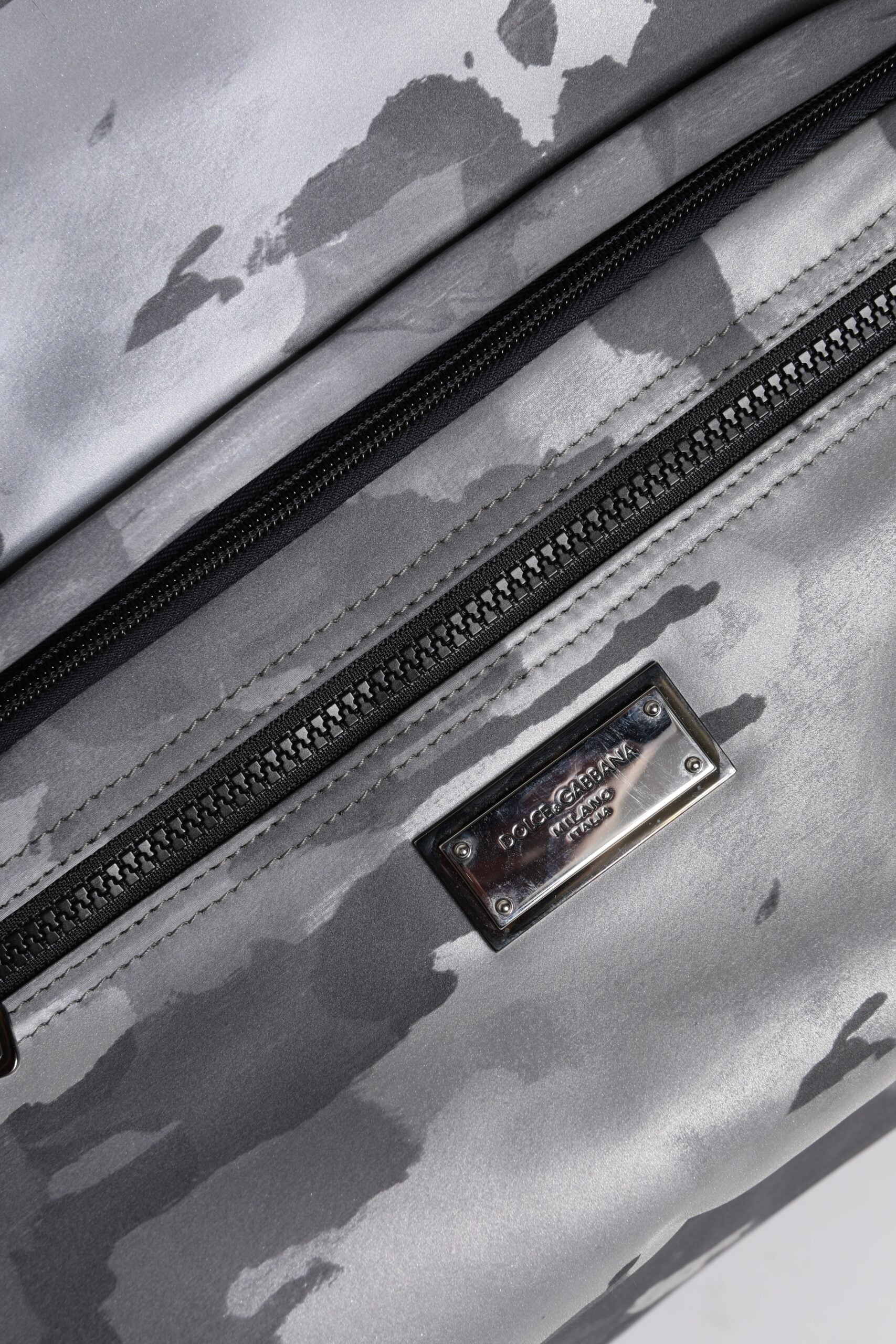 Dolce & Gabbana Zwarte Camouflage Schouderriem Logo Plaque Tas